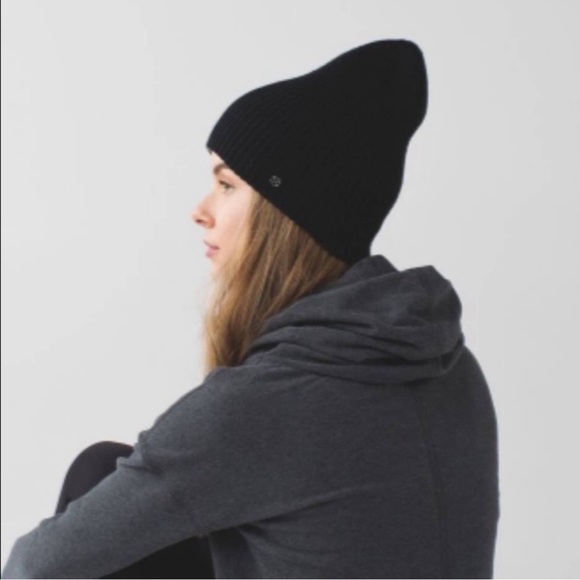 Lululemon Divinity Toque in Black/Slate/Angel Wing - Picture 3 of 7